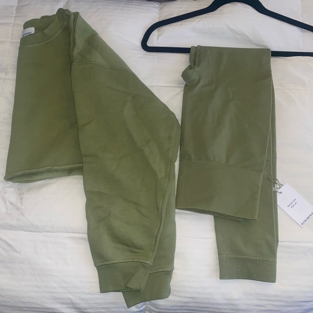 WeWoreWhat | Sage Seamless Leggings & Cropped Sweatshirt Set